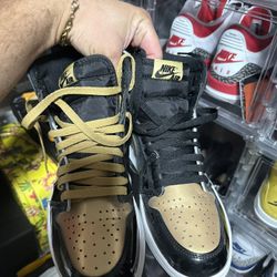 Jordan 1 Gold Toes Size 8.5 