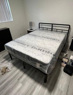 NEW MATTRESS QUEEN SIZE PLUSH WITH BOX SPRING