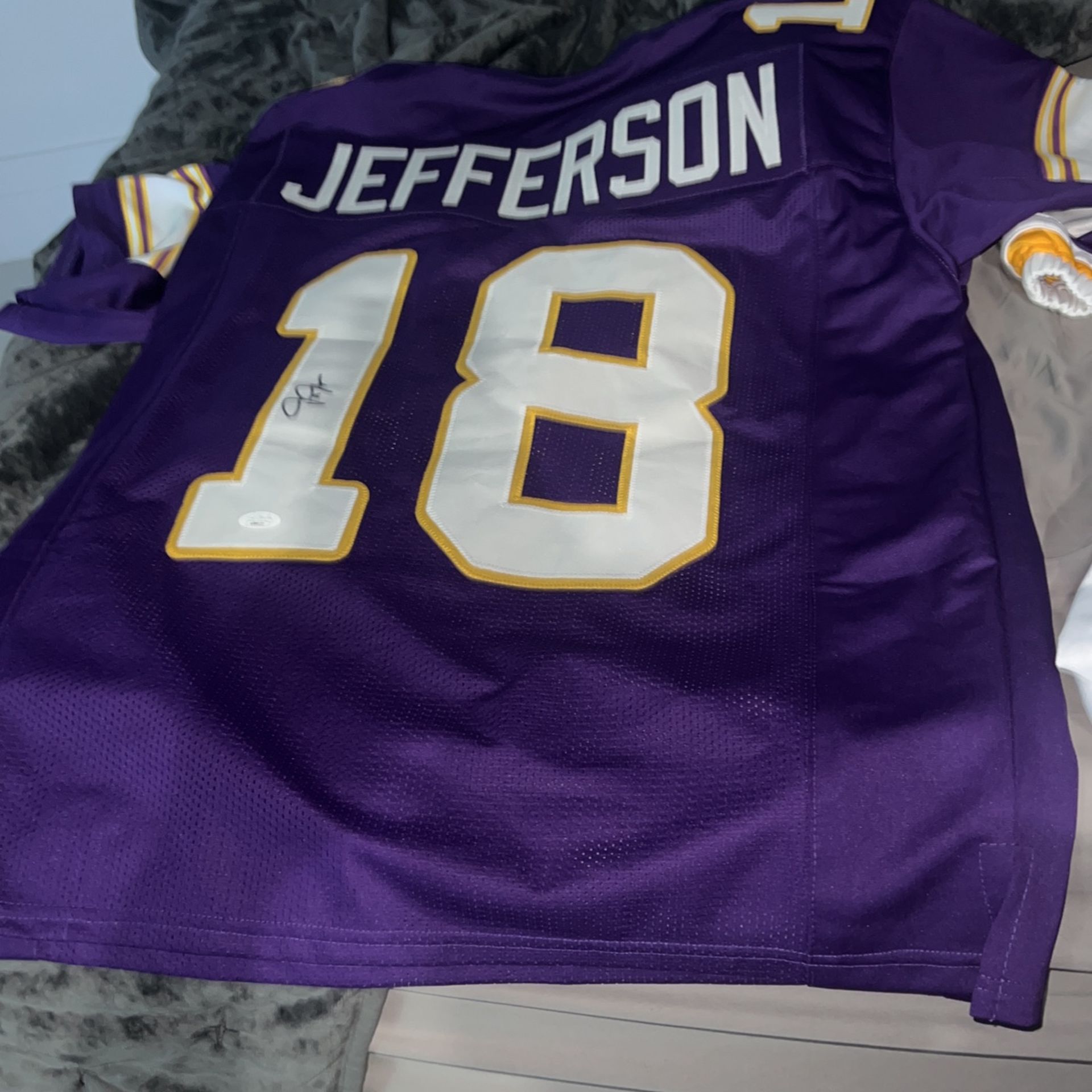 Justin Jefferson Signed Jersey 