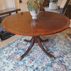 Baker Furniture Georgian Style Banded Wood Pedestal Extension Oval Dining Table With 2  Leafs