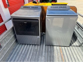 Whirlpool Washer and Dryer set.
