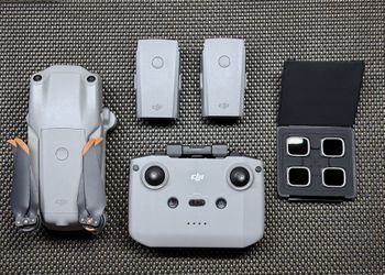 Mint DJI AIR 2S Drone, Fly More Combo