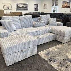 🪑 Light Gray Corduroy Sectional w/ Sleeper & Storage – $999!