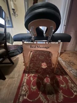 Massaging table