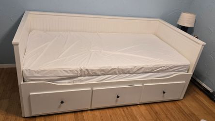 Daybed with Trundle and 3 drawers