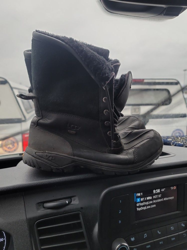 Mens Uggs Adirondack Size 10