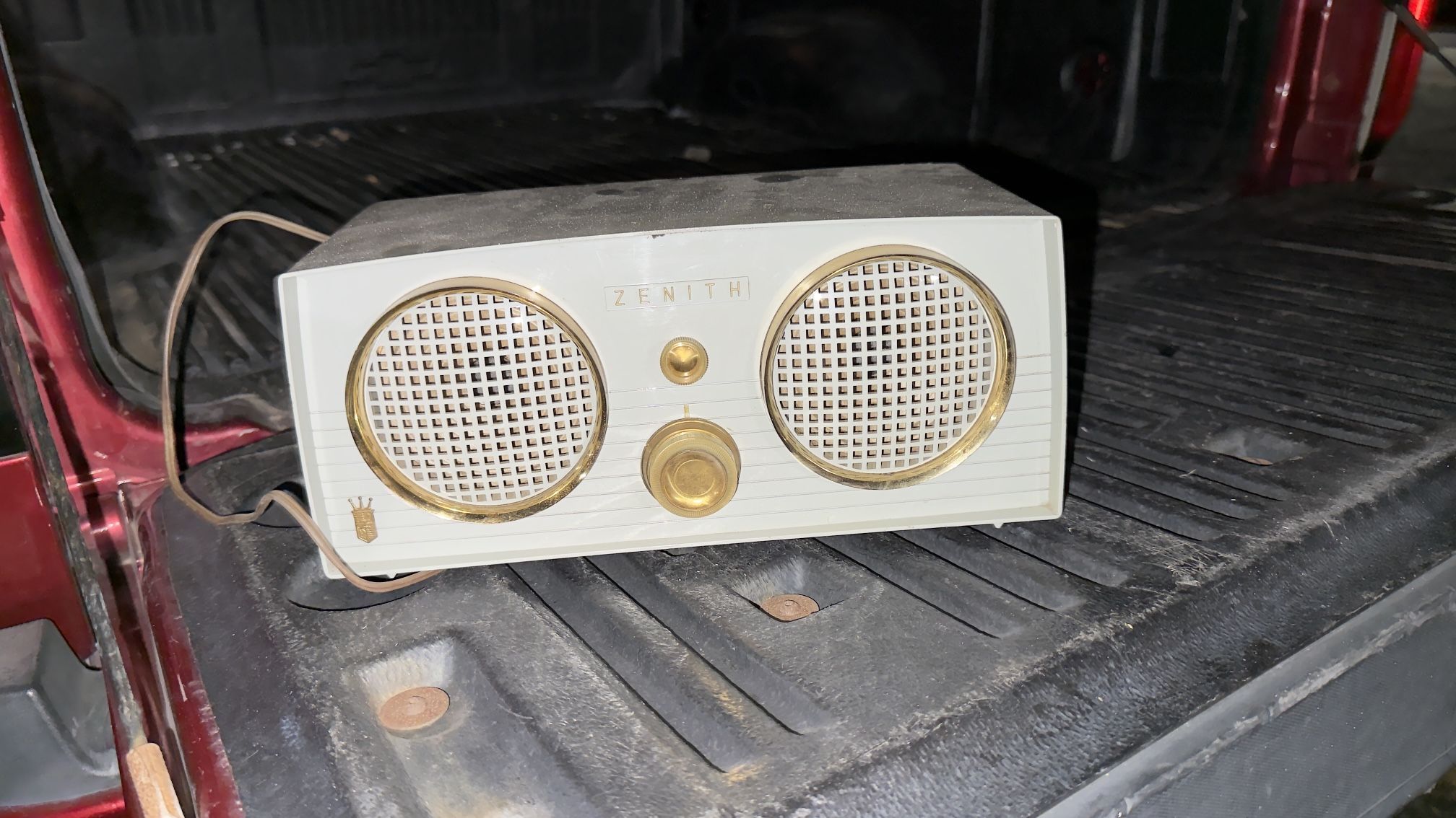 For Sale: Vintage Zenith S-40122 Tube Radio – Fully Functional
