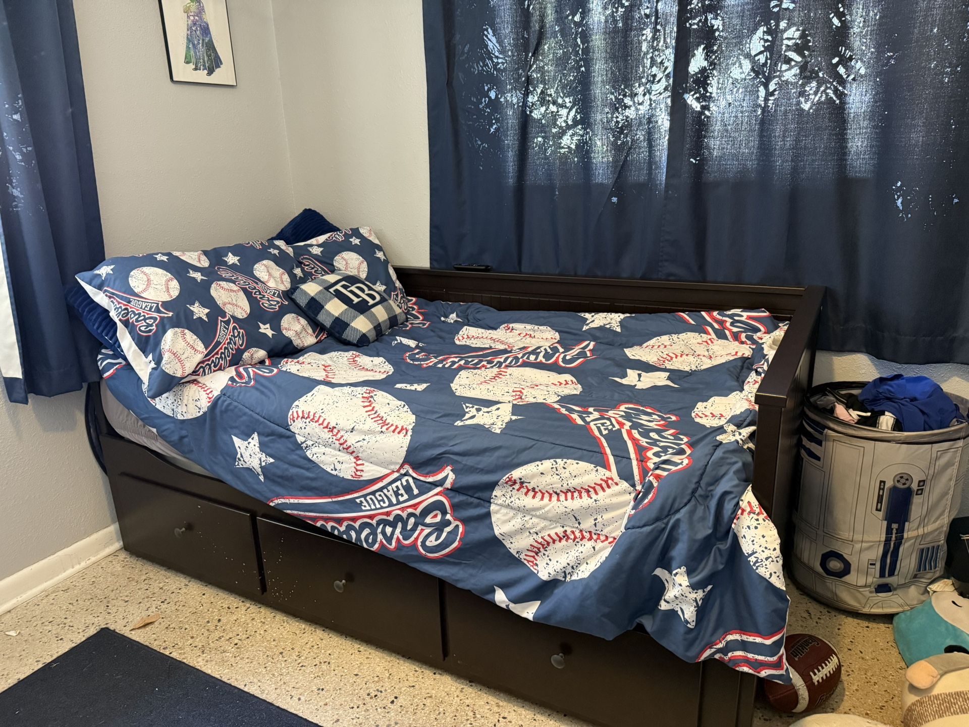 IKEA HEMNES Daybed frame with 3 drawers