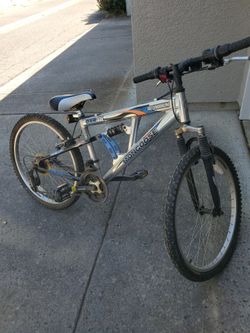 24" bike Mongoose DXR Al plus helmet