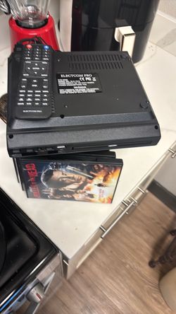 Electcom Pro DVD Player with Remote$20
