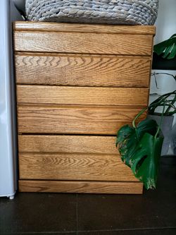 Solid Oak Wood Grain Stained Finish Nightstand Bed Stand Side Table Triple Drawer Dresser Set/2