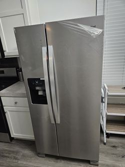 24.6 Whirlpool Fridge