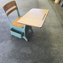 Childs Student Desk