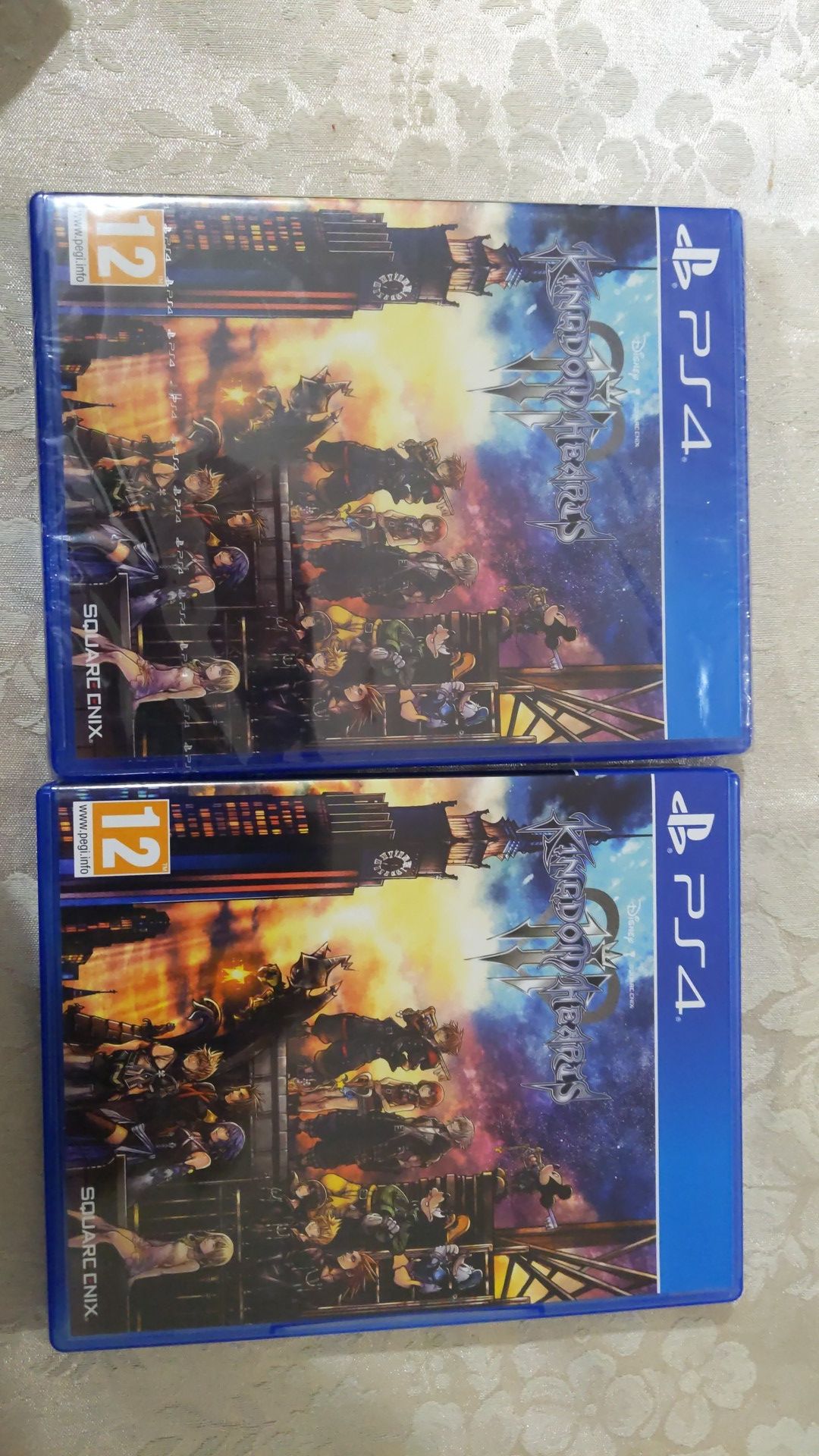 Kingdom hearts three -ps4(french case) but game is in English with English voice actors