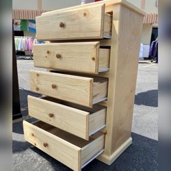 Dresser/ Five drawers dresser