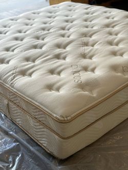 Saatva Classic Mattress, Plush Soft, 11.5", King, Like New