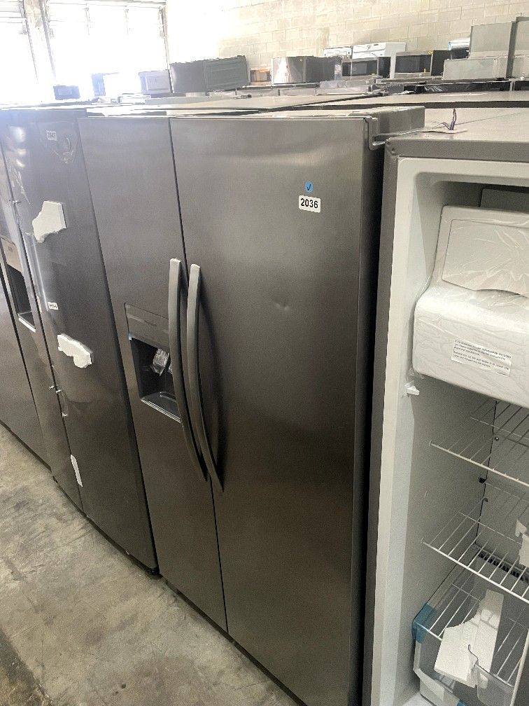 FRIGIDAIRE 36” SIDE BY SIDE REFRIGERATOR STAINLESS STEEL $800