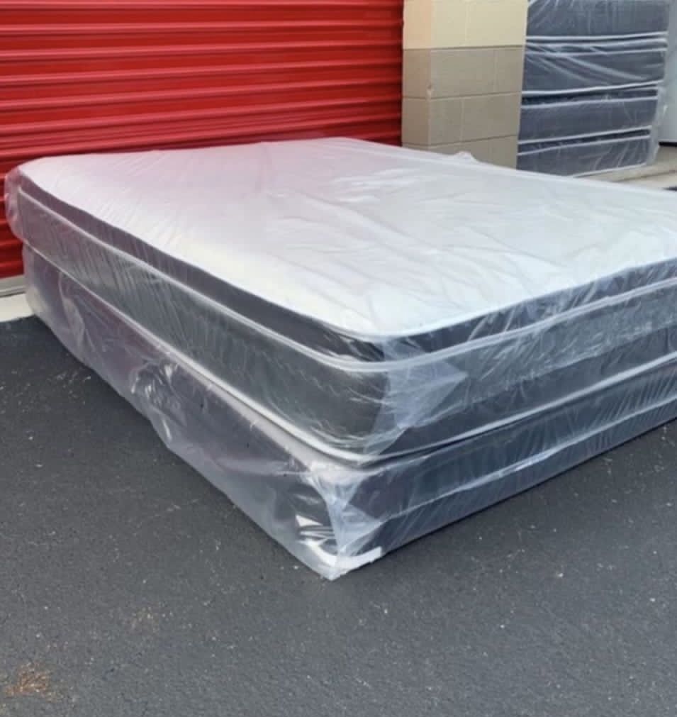 Queen Mattress Whit Box Spring