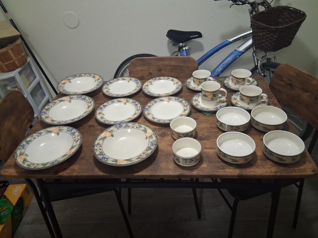 1991 Vintage Mikasa Garden Harvest Dish Set