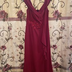 Women’s formal dress size XL it’s more like a Large