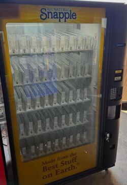 Bev Max 5800-4 Glass Front Vending Machine