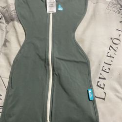 Swaddle love and dream size: newborn new without box 