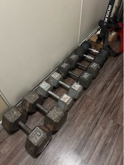 Dumbbell weights PRICES LISTED AT THE BOTTOM UNDER DESCRIPTION 👇👇👇