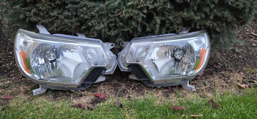 2012–2015 Toyota Tacoma OEM Headlights – L&R Pair - Excellent - Genuine Factory