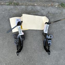 01-05 Lexus IS300 Hood Hinges