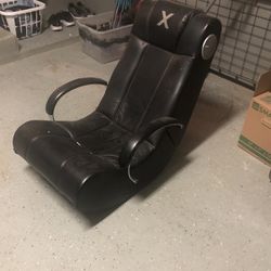 Comfortable cushion, rocking gaming chair with speakers built-in