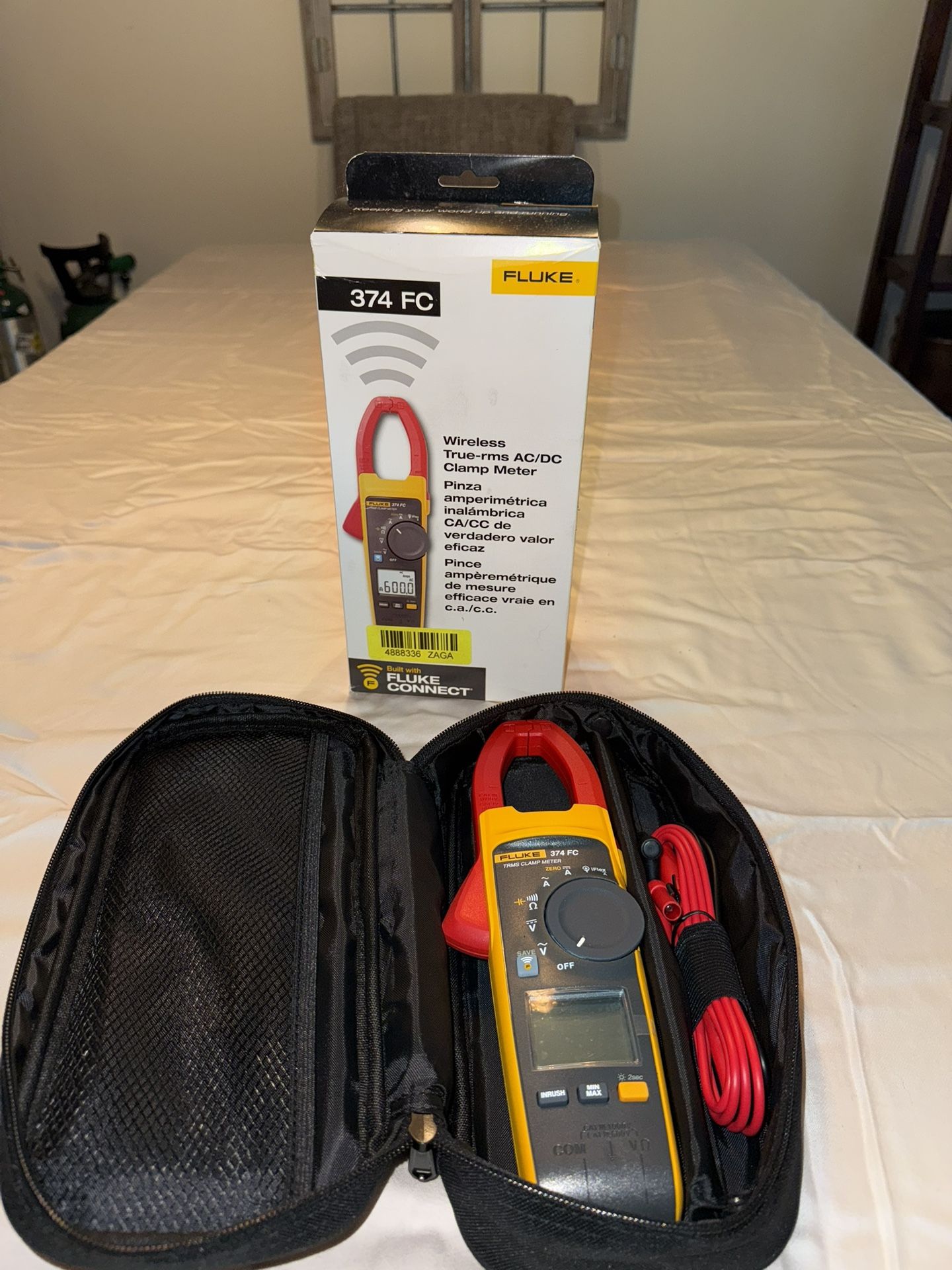 Fluke 374 FC Wireless True-rms Clamp Meter