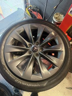 4 Tesla Rims 19 With 4 Great Condition Tires