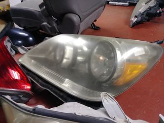 2008 Honda oddesey left side headlight
