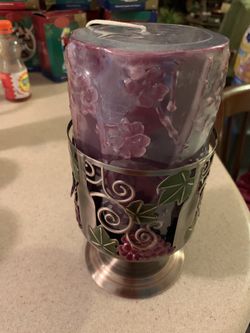 Bath works candle and holder with grapes 🍇 print and wine bottles on it