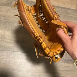 Easton Left Handed Glove 