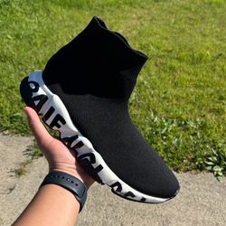 $140 DESIGNER MENS SIZE 8 BALENCIAGA SPEED GRAFFITI TRAINERS with box included I WANT SOLD ASAP