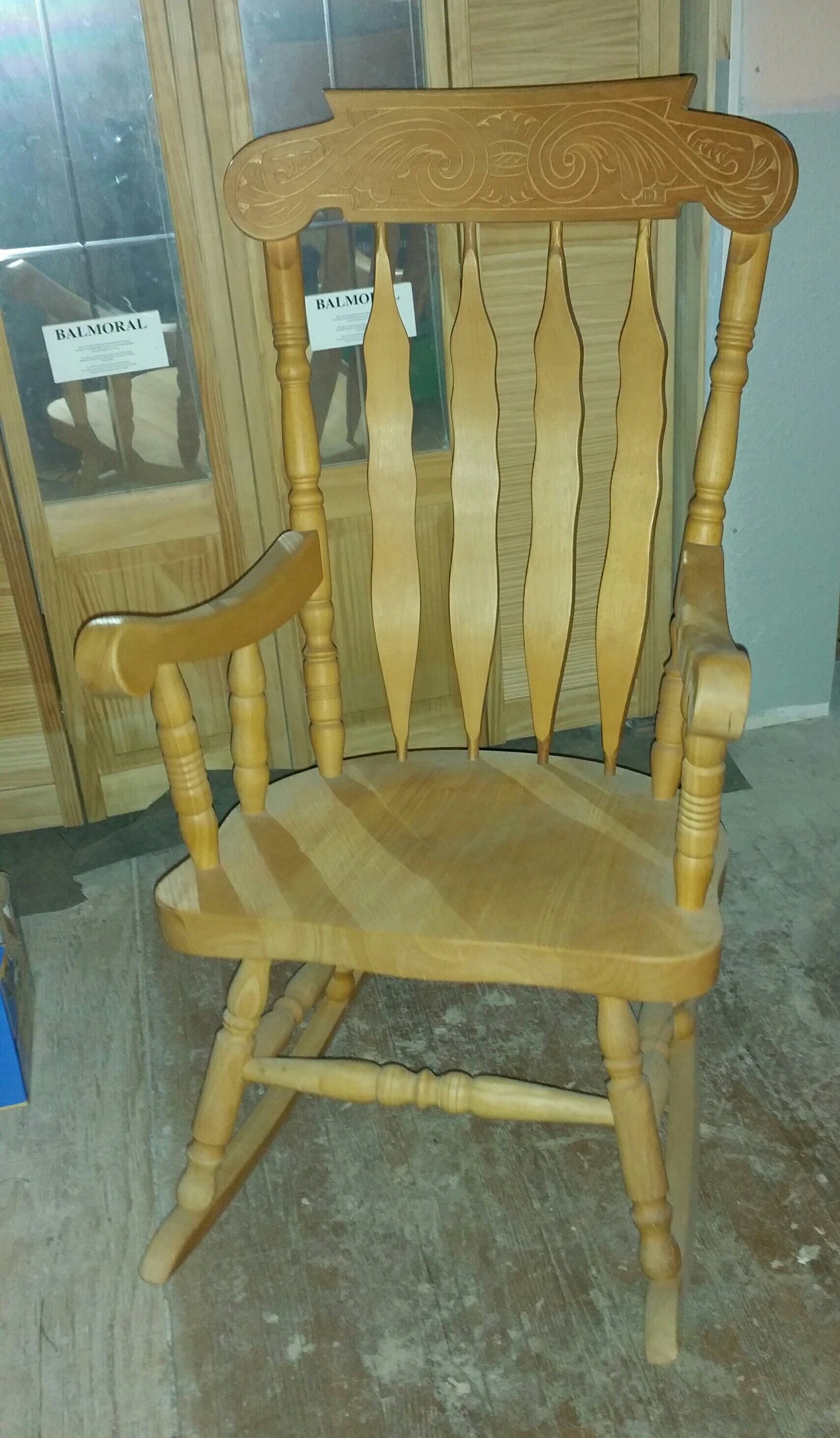 A FLAWLESS LIKE NEW OVERSIZE/HEAVY/SOLID WHITE OAK ROCKING CHAIR