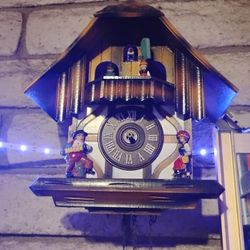 Winding Springs Antique Clock Farm
Multi Colored German Black Forest 30 Hour Chalet Musical Cuckoo Clock