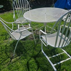4 patio chairs with table