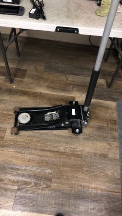 1003 Husky 3-Ton Low Profile Floor Jack 571252