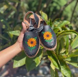 Black sunflower huaraches
