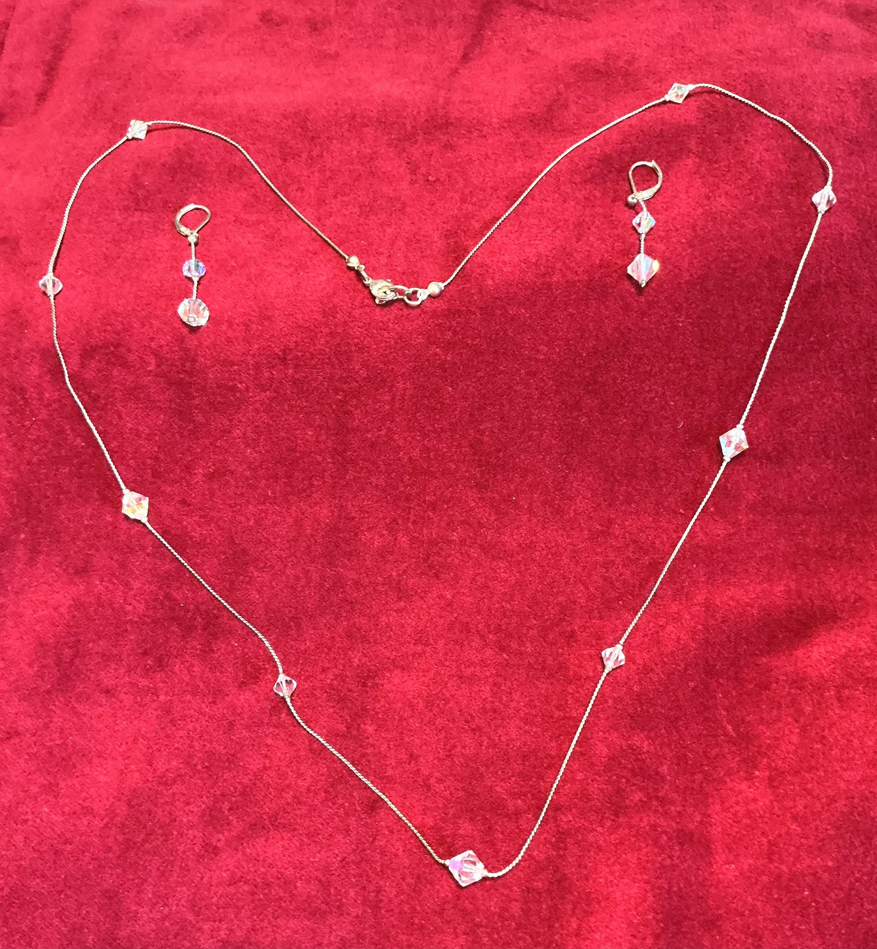 Set Necklace & Pierced Drop/Dangle Earrings. Clear/Faceted Crystal/Glass Beads.