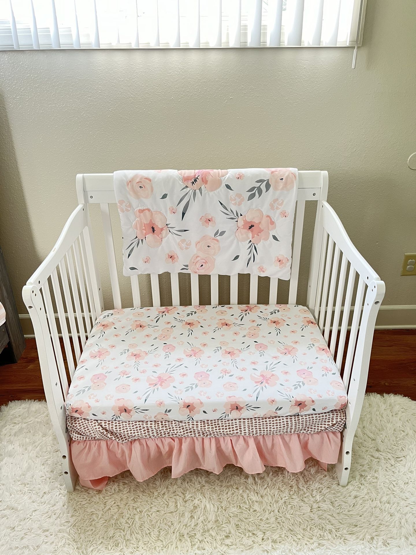 3-in-1 Convertible Mini Crib in White & Mattress X2