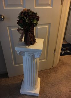 Pillar and flower