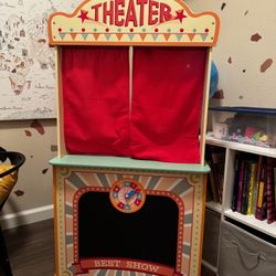Kids Puppet Theater and Shop Play Station Excellent Condition