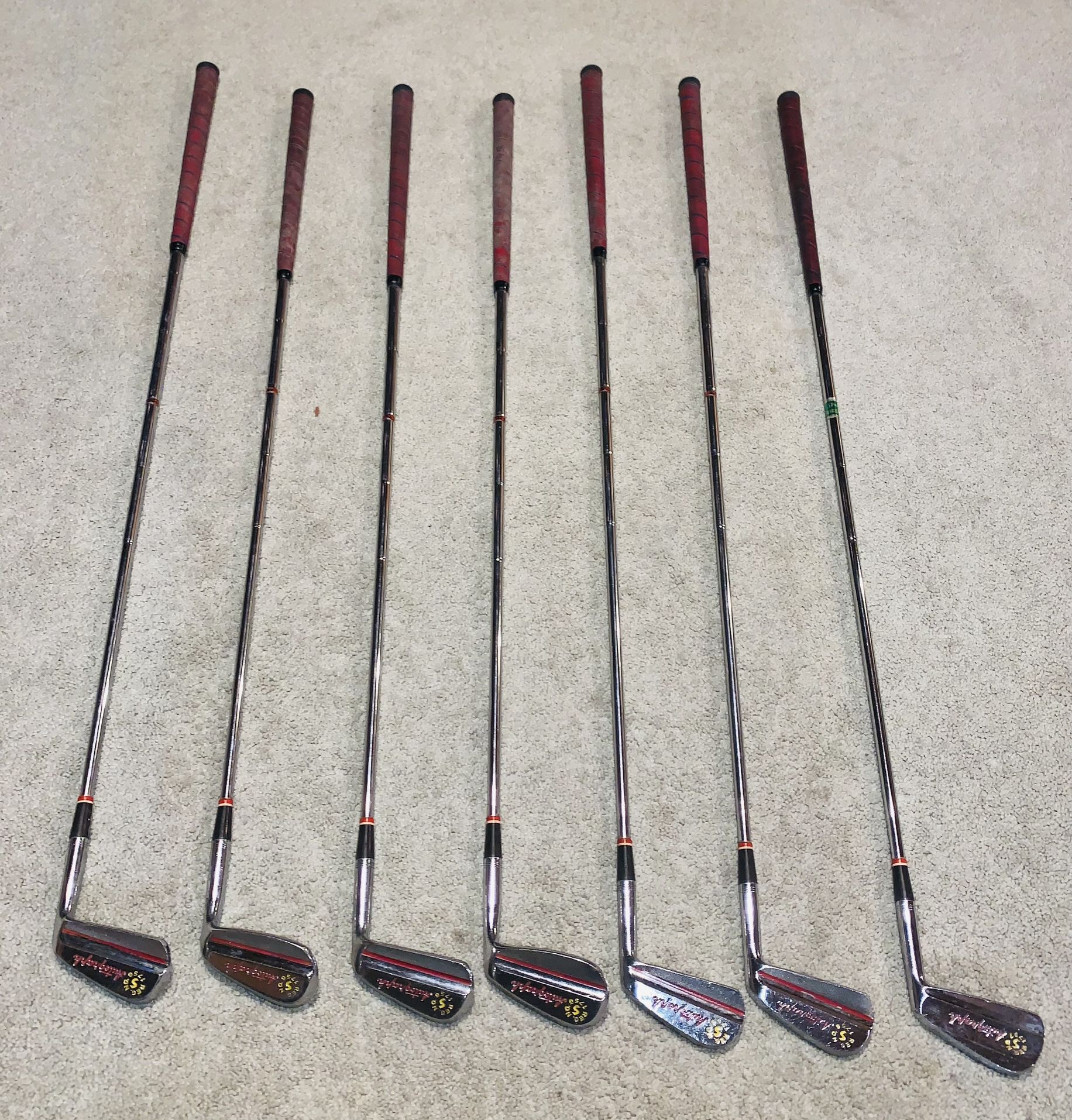Spalding - GOLF CLUBS (7) - Iron Set and BAG
