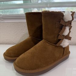 Kid’s / Girl’s Size 2 Koolaburra By UGG VICTORIA SHORT 