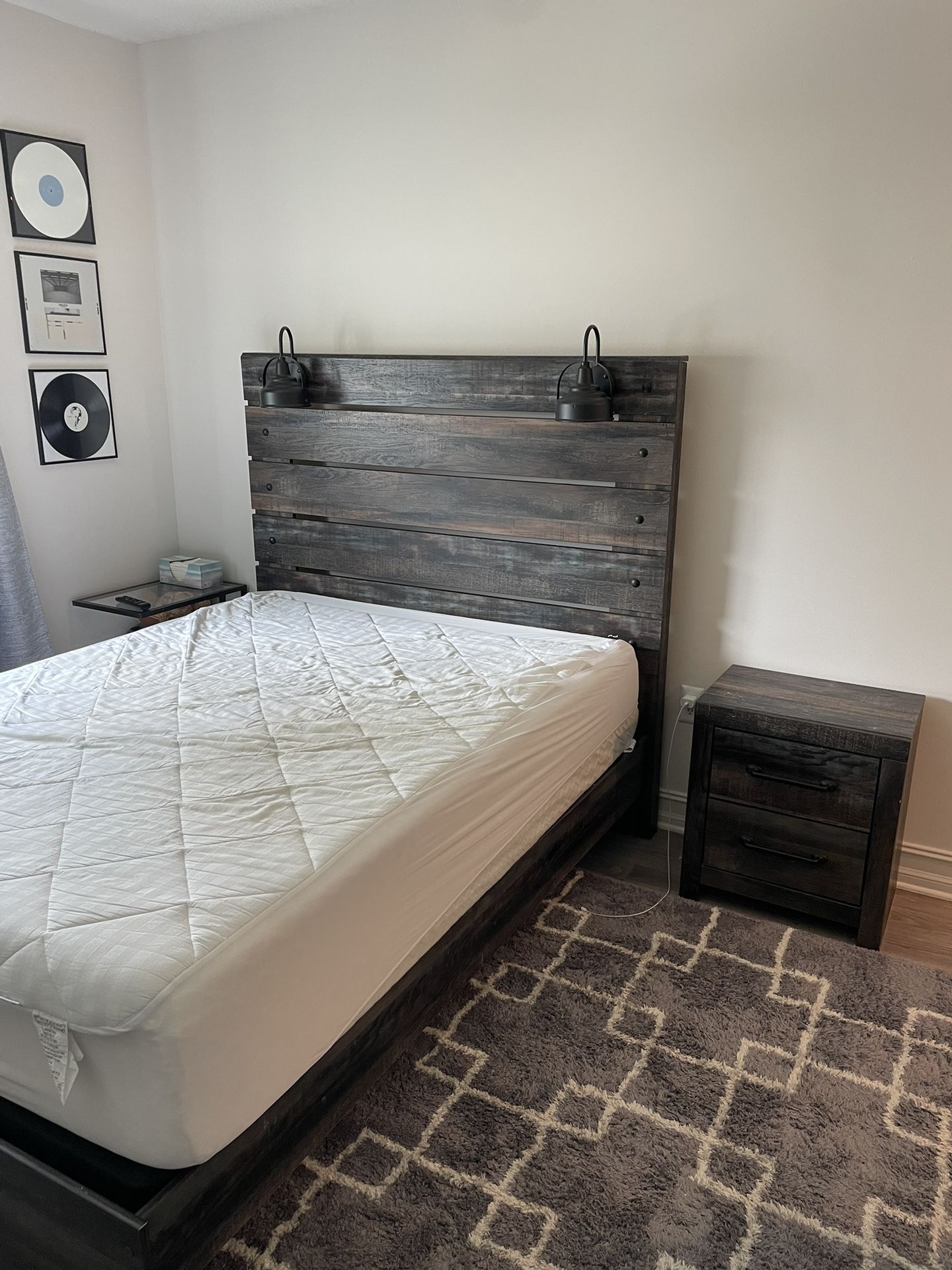 Queen Bedroom Set (Ashley Furniture)