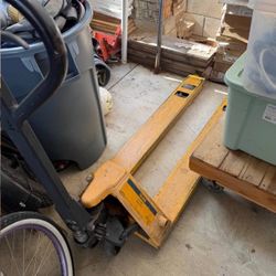 Pallet Jack / Works Perfect 