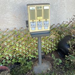 Old school Candy dispenser - Needs New Lock